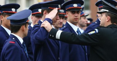 Stire din Eveniment : Concurență la școala de agenți de poliție
