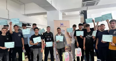 Stire din Cultură-Educație : Elevii pasionați de domeniul auto și-au demonstrat talentul la „Start la performanță – mecanicul auto al viitorul”