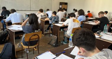 Stire din Cultură-Educație : Cei mai buni matematicieni s-au reunit la Concursul ”N.N. Mihăileanu”, găzduit de Colegiul ”Mircea”