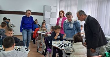 Stire din Cultură-Educație : Școala nr. 12, gazda celei de-a XI-a ediții a proiectului ”Șahul ca o poveste”
