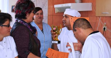 Elvis, master-chef al Concursului de gastronomie de la locuințele protejate de la Cumpăna - 2