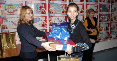 Moș Crăciun a venit la Carrefour, pentru copiii talentați la desen - 3