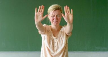 Stire din Cultură-Educație : Federația Națională a Părinților îi cere public ministrului Sorin Cîmpeanu să inceteze cu experimentele pe ani din viaţa copiilor