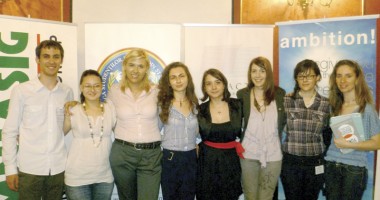 Stire din Cultură-Educație : Premii pentru studenții cu rezultate excepționale