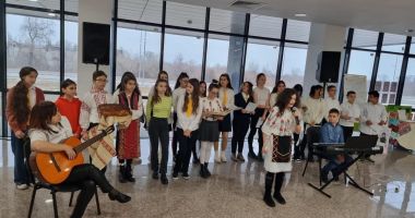 Stire din Cultură-Educație : Palmaresul primei ediții a concursului „Cu drag, de și despre Eminescu”, de la Năvodari