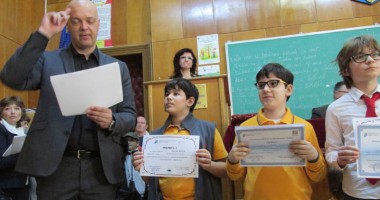 Stire din Cultură-Educație : Ce eforturi fac și cât studiază olimpicii constănțeni la matematică