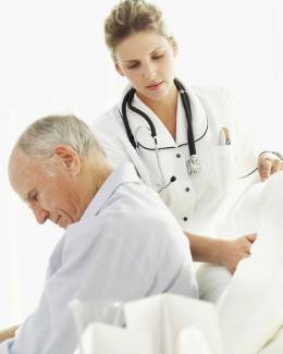 Stire din Sănătate : Condamnați la suferință! Cum pot fi îngrijiți gratuit bolnavii la domiciliu