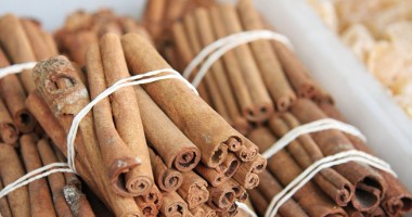 Stire din Sănătate : Ce condimente îți mențin pielea frumoasă și sănătoasă