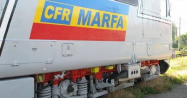Stire din Eveniment : Conducerea "CFR Marfă", anchetată de procurorii DIICOT. Zeci de percheziții! Directori suspectați că au vândut mii de vagoane ca fier vechi!