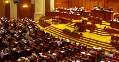 Stire din Politică-Administrație : Conducerea SIE ar putea fi invitată la Parlament, pentru audieri