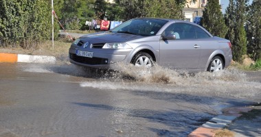 GALERIE FOTO / Vezi aici imagini spectaculoase cu fântâna arteziană de pe șoseaua de centură a Constanței - 3