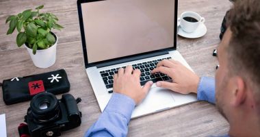 Stire din Economie : Numărul conexiunilor la internet şi telefonie mobilă a crescut