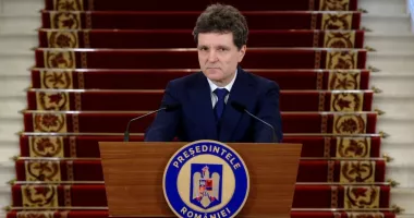 Stire din Politică-Administrație : Nicușor Dan, mesaj după căderea Guvernului: „România este un stat stabil, instituțiile funcționează”