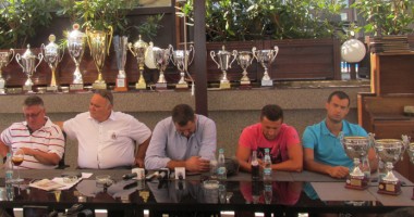 Stire din Sport : Cine mai poate salva campioana HCM Constanța
