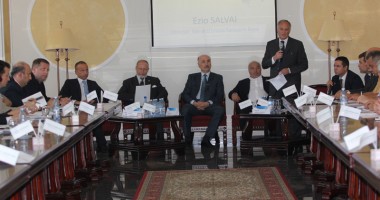 Stire din Economie : Intesa Sanpaolo Bank provoacă oamenii de business să găsească noua normalitate în afaceri