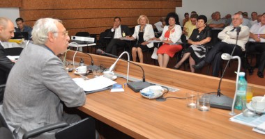 Stire din Politică-Administrație : "Vom apăra interesele agricultorilor la guvern și la MDRT"