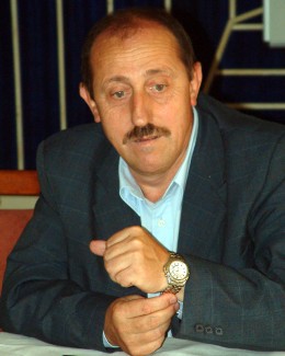 Stire din Politică-Administrație : Donțu se pregătește  de logodna cu UNPR