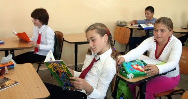 Stire din Cultură-Educație : Conferință despre "Suprasolicitarea intelectuală la elevi"