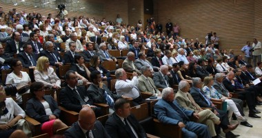 Stire din Cultură-Educație : Bogdan Olteanu conferențiază la UMC