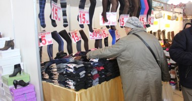 Constănțenii cumpără confecții și încălțăminte românească la preț de chilipir - 2