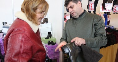 Constănțenii cumpără confecții și încălțăminte românească la preț de chilipir - 3