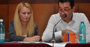 Stire din Politică-Administrație : SCANDAL și DEMITERI / Cad capete în PDL Constanța