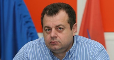 Stire din Politică-Administrație : Conservatorii constănțeni nu s-au înghesuit să se întâlnească cu Mircea Banias