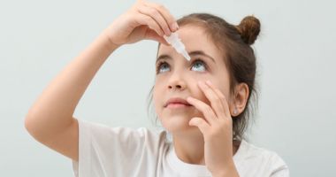 Stire din Sănătate : Conjunctivita la copii nu trebuie tratată superficial