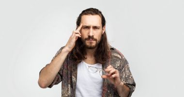 Stire din Sănătate : Aplicarea unei comprese reci pe pleoape poate calma senzația de arsură