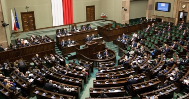 Stire din Actualitate : Conservatorii polonezi conduc detașat într-un nou sondaj de opinie