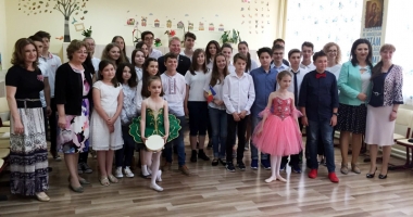 Stire din Cultură-Educație : Consilier american, la Școala nr. 30:  "Românii sunt interesanți, inteligenți și amuzanți"
