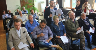 Stire din Politică-Administrație : Consilierii județeni cer capul lui… Căpățână. CJC va construi un nou Centru de Radioterapie