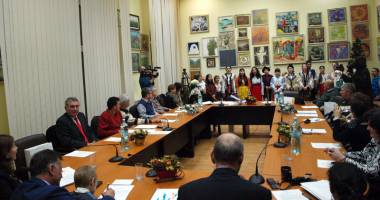Consilierii locali din Medgidia au încheiat anul în prezența micilor colindători - 3