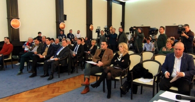 Stire din Politică-Administrație : Consilierii locali se reunesc în parcarea supraetajată din Mamaia. Vor stabili programul teraselor