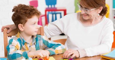 Stire din Cultură-Educație : Consilierii și psihologii școlari, lăsați fără sporuri, de Ministerul Educației