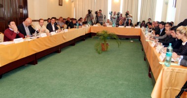 Stire din Politică-Administrație : CONSTANȚA, în pragul dezastrului,  cu datorii de milioane de euro