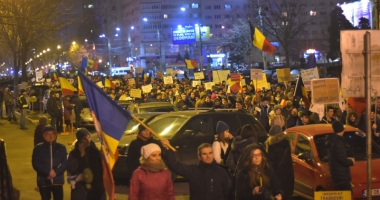 Constanța bate record după record. Mii de oameni la protestele din weekend - 17