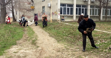 Stire din Politică-Administrație : Beneficiarii de ajutor social, scoși la curățenie de Primăria Constanța