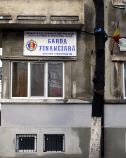 Stire din Economie : Comisarii  dau examen  de admitere la… Garda Financiară