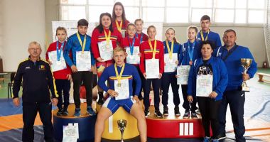 Stire din Sport : Constanța-i fruntea! Zeci de medalii câștigate de luptătorii de pe litoral