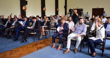 Consilierii locali se reunesc în ședință. Clădirile neîngrijite, impozitate cu 500%