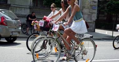 Stire din Social : Constănțencele, invitate la defilarea pe biciclete