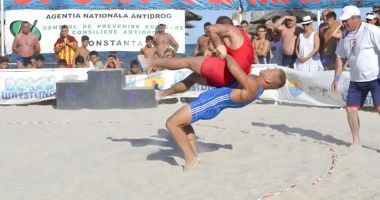 Stire din Diverse : Constănțenii și turiștii, invitați la Jocurile Sportive pe Plajă ale Mangaliei