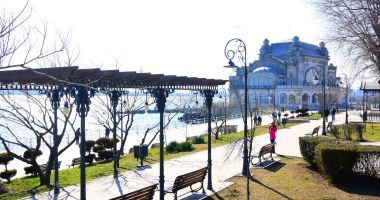Stire din Social : Constănțenii și turiștii pot beneficia de Wi-Fi gratuit pe faleza Cazino!