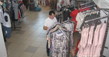 Galerie foto. Constănțenii cumpără pe rupte, la Târgul TINIMTEX, din Mamaia - 13
