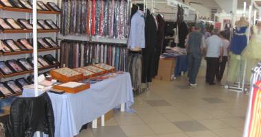 Galerie foto. Constănțenii cumpără pe rupte, la Târgul TINIMTEX, din Mamaia - 5