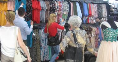 Galerie foto. Constănțenii cumpără pe rupte, la Târgul TINIMTEX, din Mamaia - 6