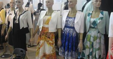 Galerie foto. Constănțenii cumpără pe rupte, la Târgul TINIMTEX, din Mamaia - 9