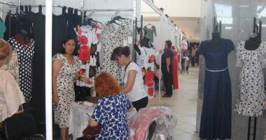 Galerie foto. Constănțenii cumpără pe rupte, la Târgul TINIMTEX, din Mamaia - 10