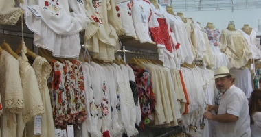 Constănțenii semnează "condica de prezență", la Târgul TINIMTEX, din Mamaia! - 9